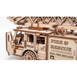 SUPERBE MAQUETTE EN 
bois de camion de pompier , Eco Wood Art, EWA, EAN 4815123001409